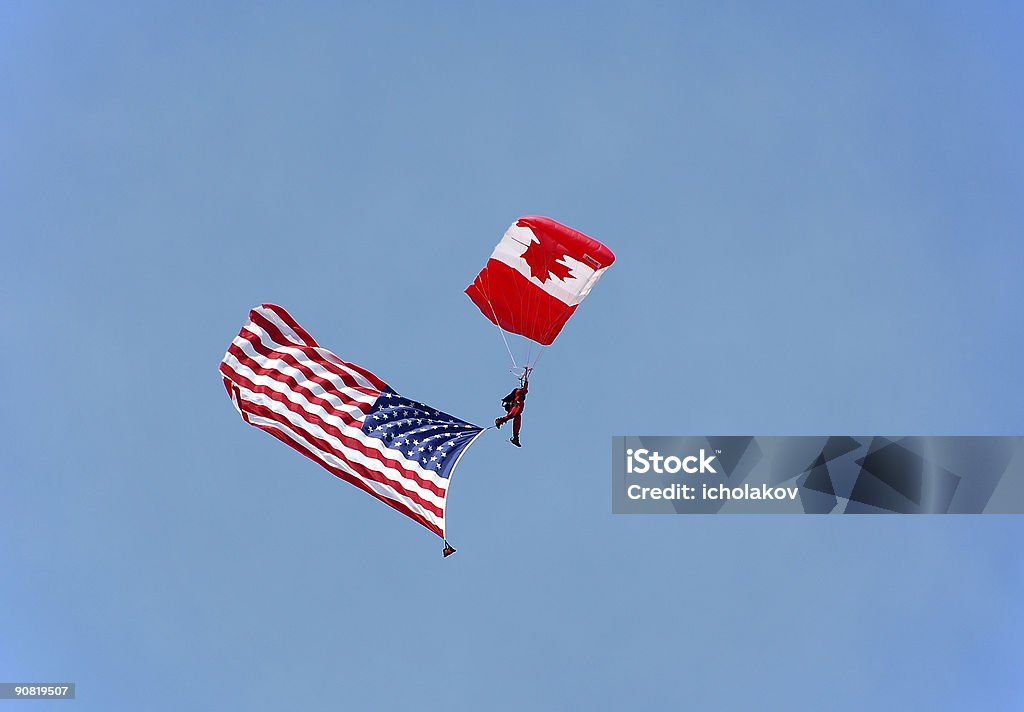 Canadian parachutist avec drapeau américain - Photo de Canada libre de droits