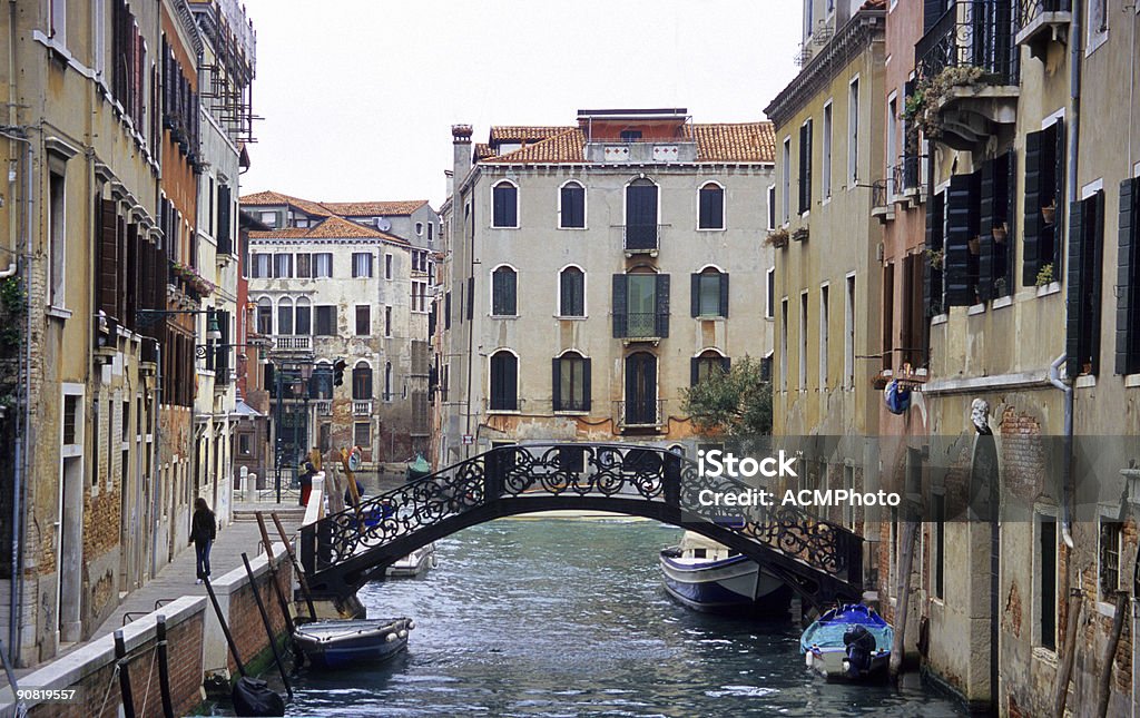 Tipica canale veneziano - Foto stock royalty-free di Acqua