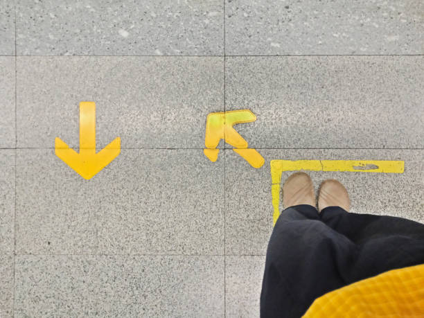 istock Arrow sign for queue with prople at train station 908204382