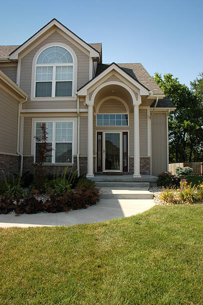 istock Modern suburban house with green lawn and concrete pathway 90821102