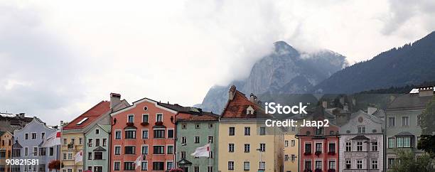 Turva Colorida Innsbruck - Fotografias de stock e mais imagens de Alpes Europeus - Alpes Europeus, Amarelo, Ao Ar Livre