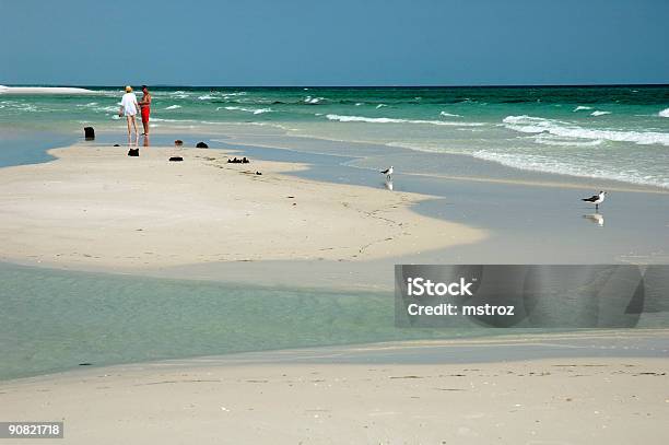 Foto de Falando Na Praia e mais fotos de stock de Andar - Andar, Beachy Head, Abandonado