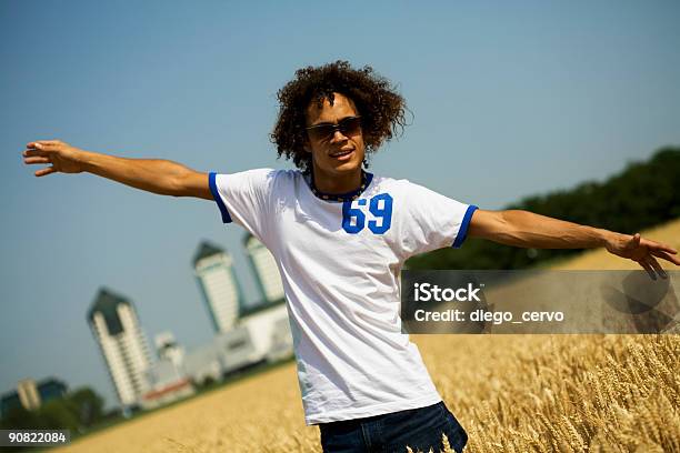 Guy Sonriente Foto de stock y más banco de imágenes de Adulto - Adulto, Adulto joven, Agosto