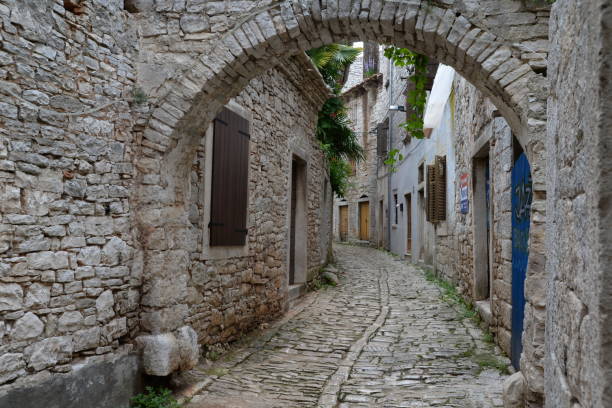 istock Alley in Bale, Croatia 908222026
