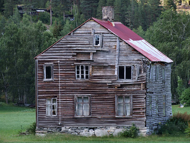 istock Old abandoned wooden house 90822382