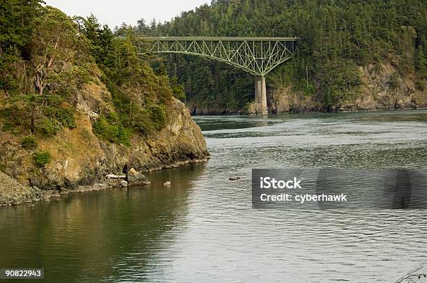 Engaño Pasel Puente Foto de stock y más banco de imágenes de Acero - Acero, Alto - Descripción física, Canal - Corriente de agua