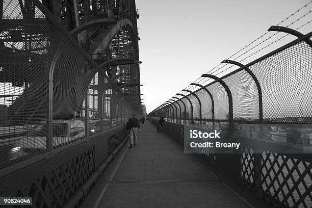 Foto de A Sydney Harbour Bridge A Passarela e mais fotos de stock de Arco - Característica arquitetônica - Arco - Característica arquitetônica, Austrália, Aço