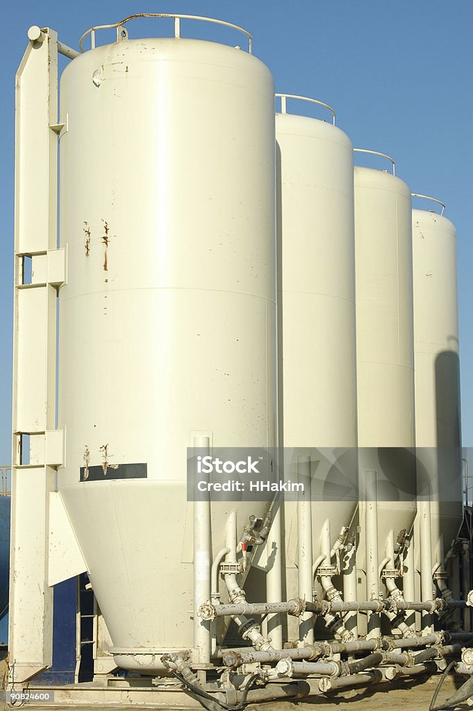 Indústria branco silos - Foto de stock de Compartimento de armazenamento royalty-free