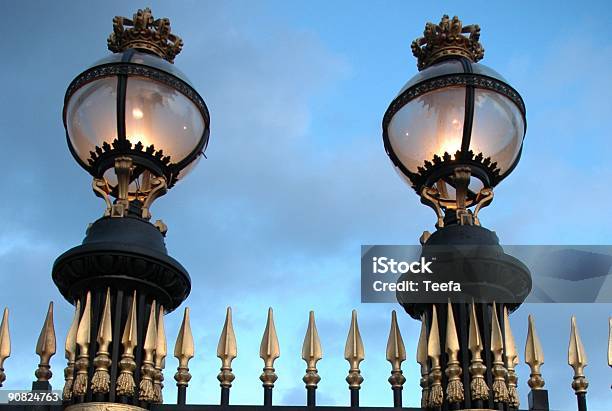 Bruselasroyal Palace Gate Foto de stock y más banco de imágenes de Anochecer - Anochecer, Bélgica, Color - Tipo de imagen