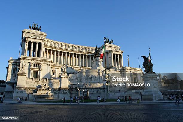 Pomnik Na Vittorio Emanuele Ii - zdjęcia stockowe i więcej obrazów Altare Della Patria - Altare Della Patria, Bez ludzi, Biały