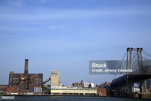 Industriale Skyline Di Brooklyn E A Williamsburg Bridge - Fotografie stock e altre immagini di Brooklyn - New York