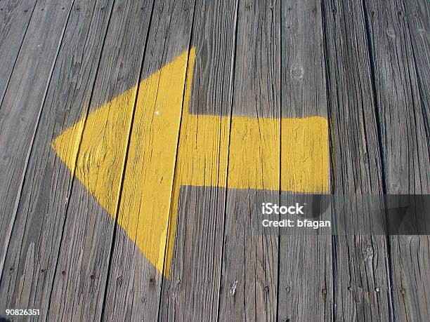 Yellow Flecha Foto de stock y más banco de imágenes de Amarillo - Color - Amarillo - Color, Camino, Cartel