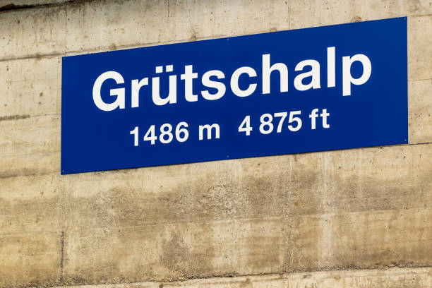 placa de identificação grutschalp - blue outdoors nobody switzerland - fotografias e filmes do acervo
