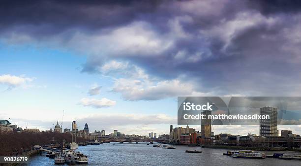 Thames Panorama Londynu - zdjęcia stockowe i więcej obrazów Anglia - Anglia, Barka - Statek przemysłowy, Bez ludzi