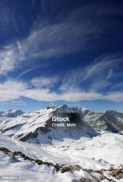 Ośnieżone Góry - zdjęcia stockowe i więcej obrazów Panoramiczny - Panoramiczny, Pionowy, Alpinizm