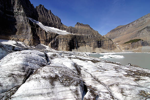 grinell-gletscher - snowpack stock-fotos und bilder