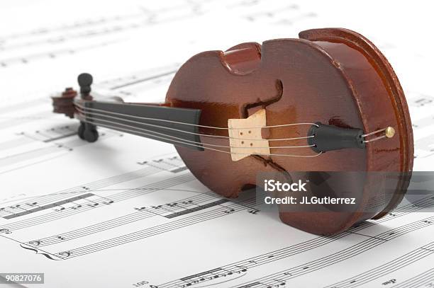 Violino - Fotografias de stock e mais imagens de Branco - Branco, Caderno de notas, Carta - Documento