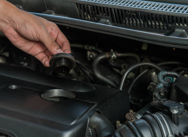 istock Hand of mechanic is opening the engine oil cap 908275978
