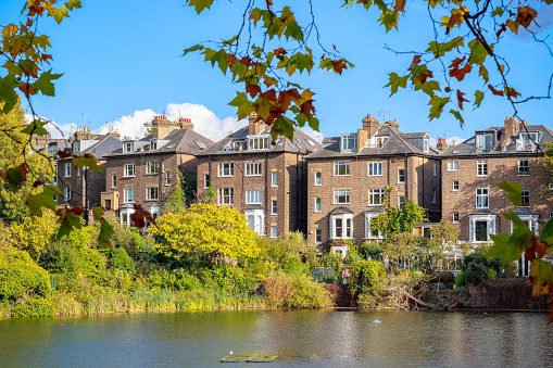 Waterfront apartment in Hampstead Heath of London