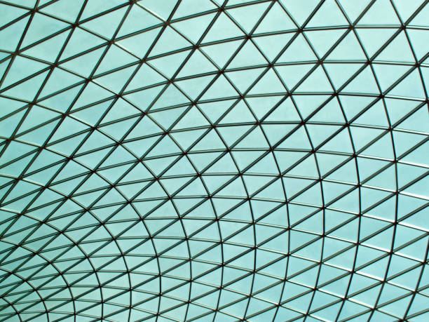 британский музей футуристический стеклянный потолок крыши большого суда - the great court стоковые фото и изображения