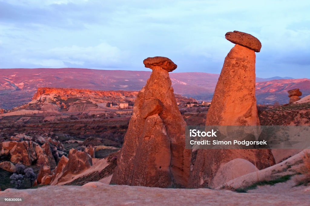 Goreme cálculos en la puesta de sol - Foto de stock de Amanecer libre de derechos