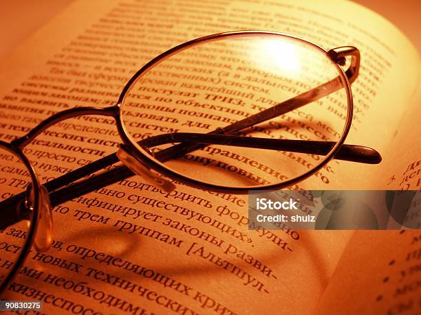 Libro Aperto E Bicchieri - Fotografie stock e altre immagini di Affari - Affari, Agenda, Amore