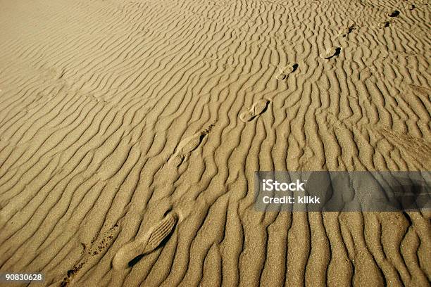 Photo libre de droit de Empreintes Dans Le Sable Naturel banque d'images et plus d'images libres de droit de Absence - Absence, Barrière de sable, Beauté de la nature