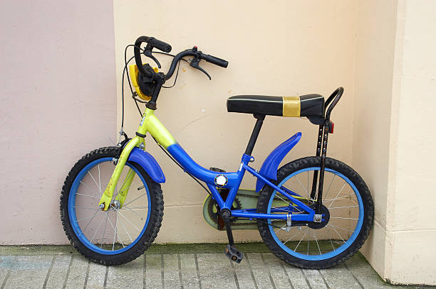 istock Child's bike leaning parked on a wall. 90831143
