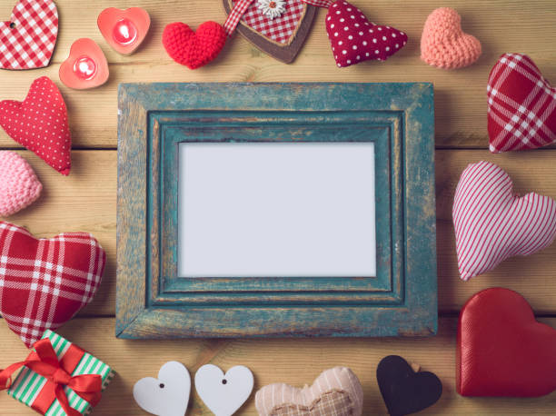 istock Valentines day background with vintage photo frame 908313774