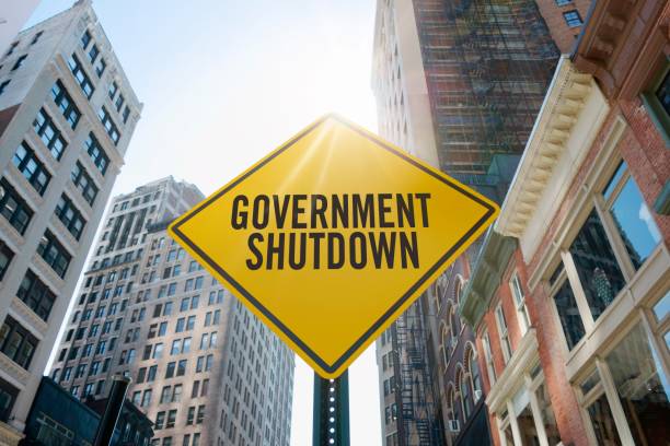 Traffic sign quoting ”government shutdown”