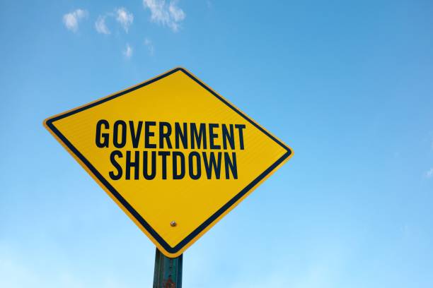 istock Traffic sign quoting ”government shutdown ” 908317104