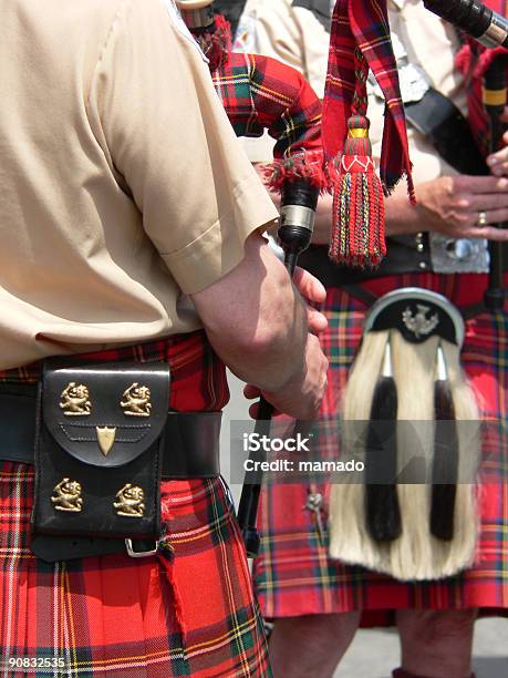 Bagpipers — стоковые фотографии и другие картинки Аборигенная культура - Аборигенная культура, Бодяк, Вертикальный