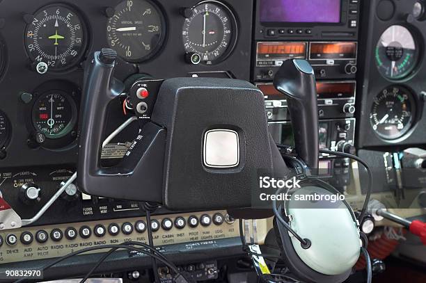 Foto de Cabine De Piloto De Avião Detalhado e mais fotos de stock de Avião - Avião, Bluetooth, Botão - Peça de Máquina