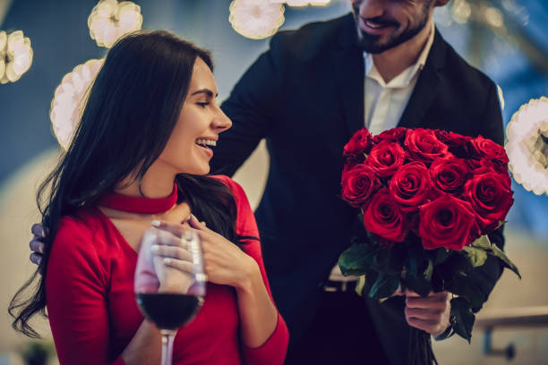 istock Romantic couple in restaurant 908333348