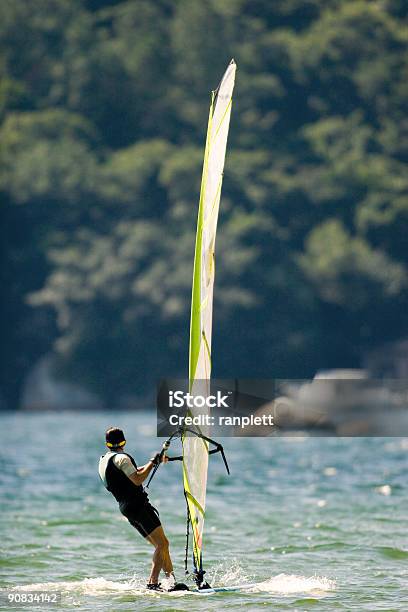 Windsurf - Fotografie stock e altre immagini di Adulto - Adulto, Ambientazione esterna, Andare in barca a vela