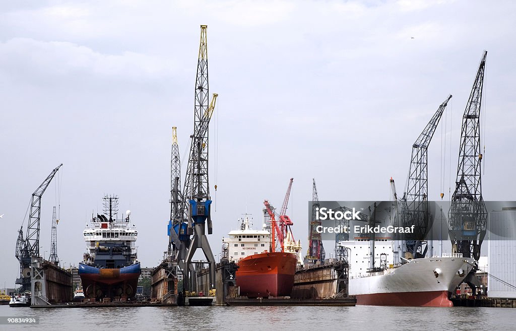 Ponton flottant - Photo de Bassin de radoub libre de droits