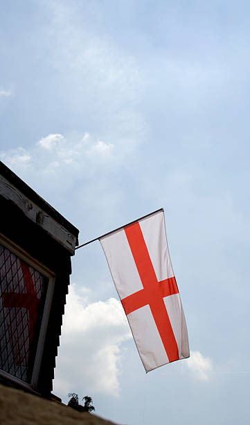 flaga anglii - english flag st george flag flying zdjęcia i obrazy z banku zdjęć
