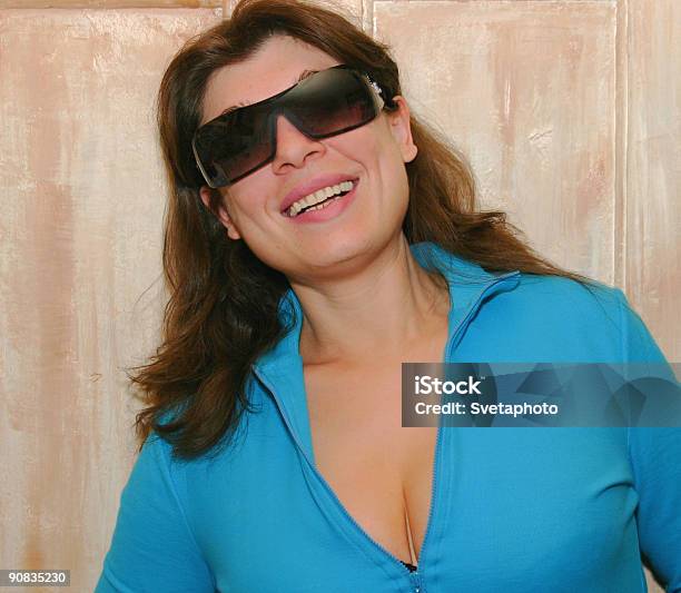 Glückliche Frau Stockfoto und mehr Bilder von Brille - Brille, Erwachsene Person, Europäischer Abstammung