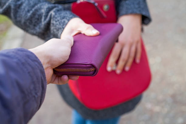 istock Close up pickpocketing outdoor 908368902