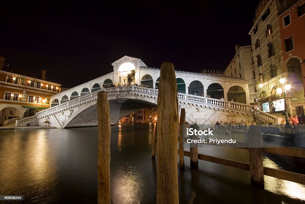 A ponte de Rialto, à noite - Foto de stock de Acender royalty-free