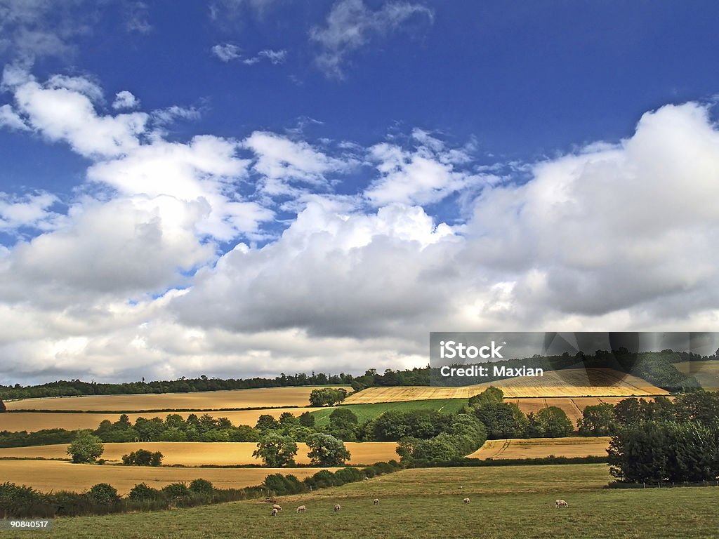 Холмистый Clouds Лето - Стоковые фото Без людей роялти-фри