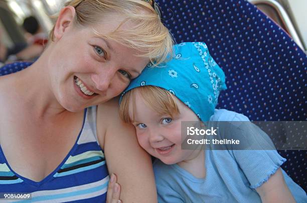 구슬눈꼬리 및 자녀를 트램웨이 가족에 대한 스톡 사진 및 기타 이미지 - 가족, 금발 머리, 딸