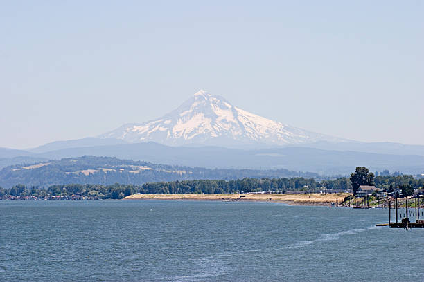 istock Columbia River and Mt Hood 90841411
