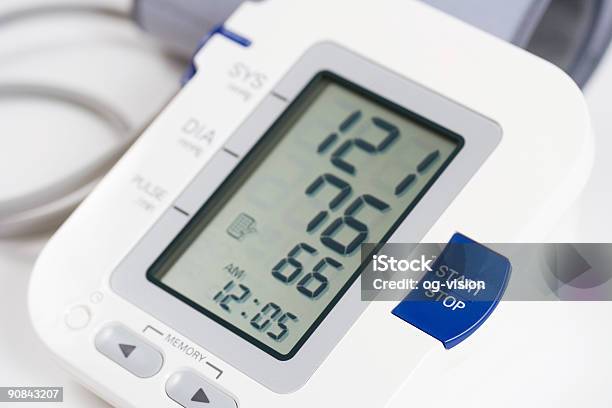 Blutdruckmessgerät Stockfoto und mehr Bilder von Anzeigeinstrument - Anzeigeinstrument, Auslage, Ausrüstung und Geräte
