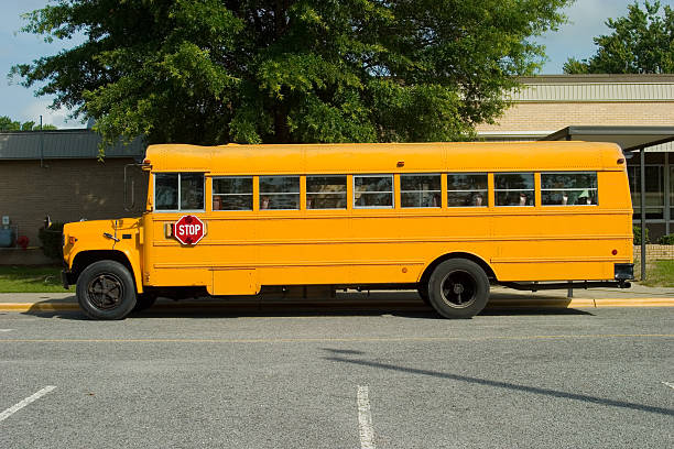 bus scolaire - bussing photos et images de collection