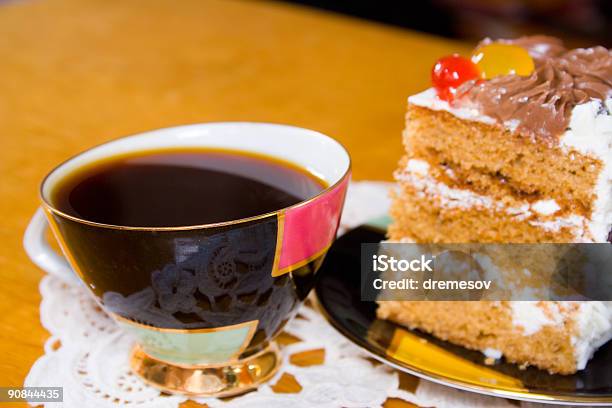 コーヒークリームケーキのスライス - おやつのストックフォトや画像を多数ご用意 - おやつ, カスタードクリーム, カップ