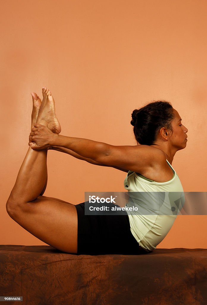 Pose de ioga Spinal Bend - Foto de stock de Arcaico royalty-free