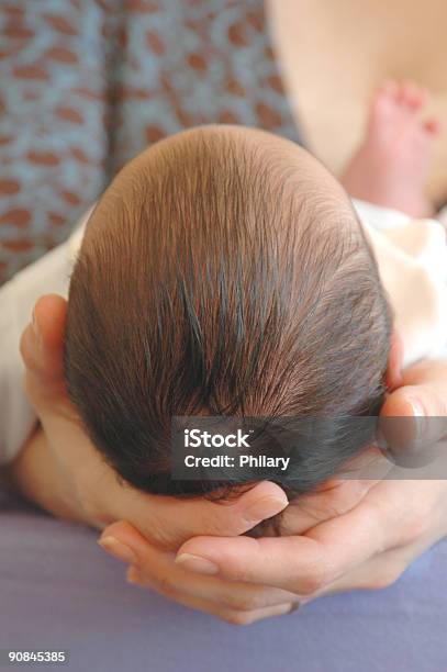 Neugeborenes Stockfoto und mehr Bilder von Baby - Baby, Hinterkopf, Kopf von oben