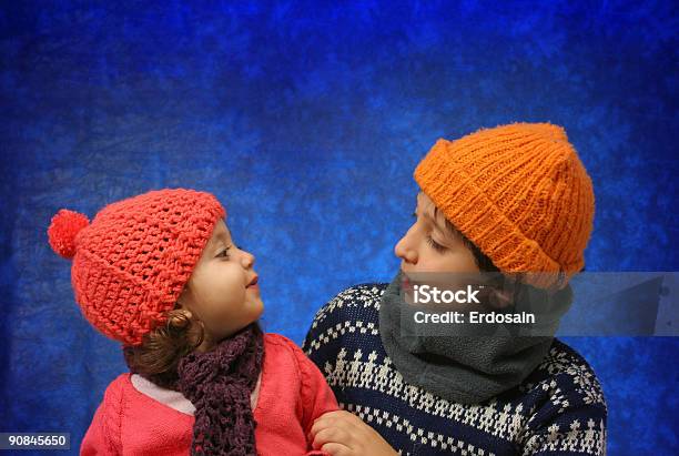 Brat I Siostra Zabawy W Zimowej - zdjęcia stockowe i więcej obrazów Brat - Brat, Chłodny, Chłopcy