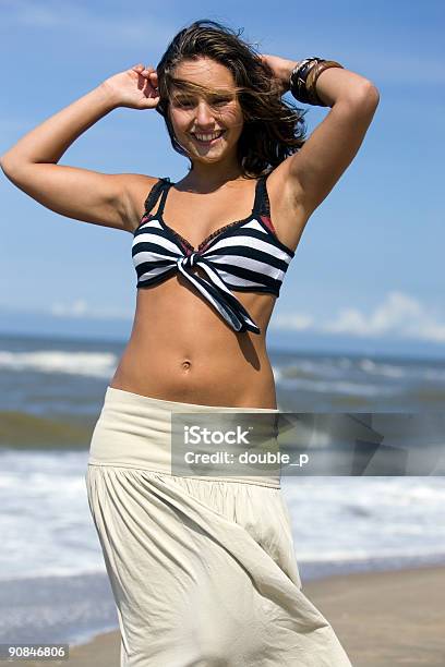 Spiaggia Ballerino - Fotografie stock e altre immagini di Spiaggia - Spiaggia, Addome umano, Adulto